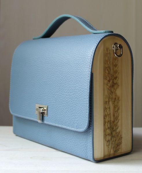 Structured Leather Bag with Wheat Ears in Epoxy Resin Elegant Sky