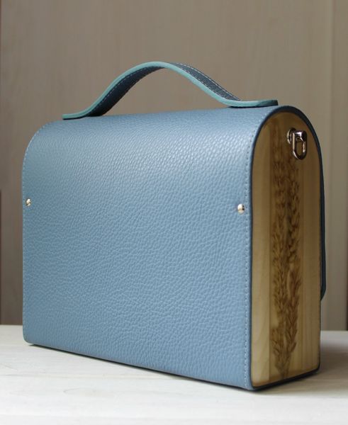 Structured Leather Bag with Wheat Ears in Epoxy Resin Elegant Sky