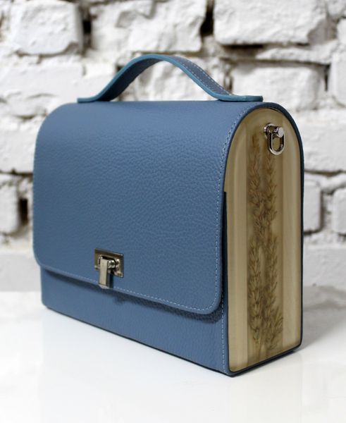 Structured Leather Bag with Wheat Ears in Epoxy Resin Elegant Sky