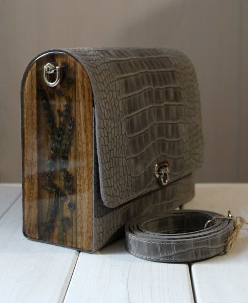 Handmade Genuine Leather Women&rsquo;s Bag with Wooden Side Panels and Lavender LAVENDER WOOD ART