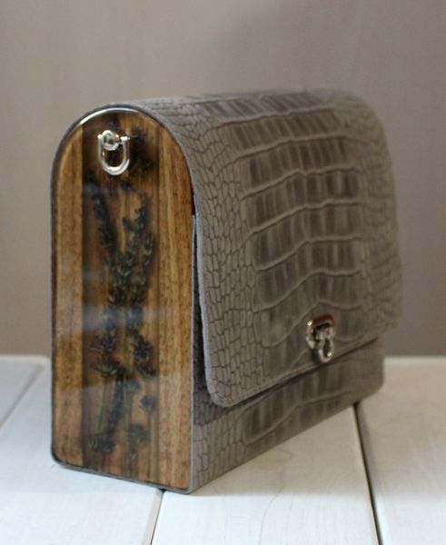 Handmade Genuine Leather Women&rsquo;s Bag with Wooden Side Panels and Lavender LAVENDER WOOD ART