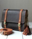 Sk&oacute;rzana torba z drewnianymi bokami i grawerem w stylu vintage BRISKVINTAGE